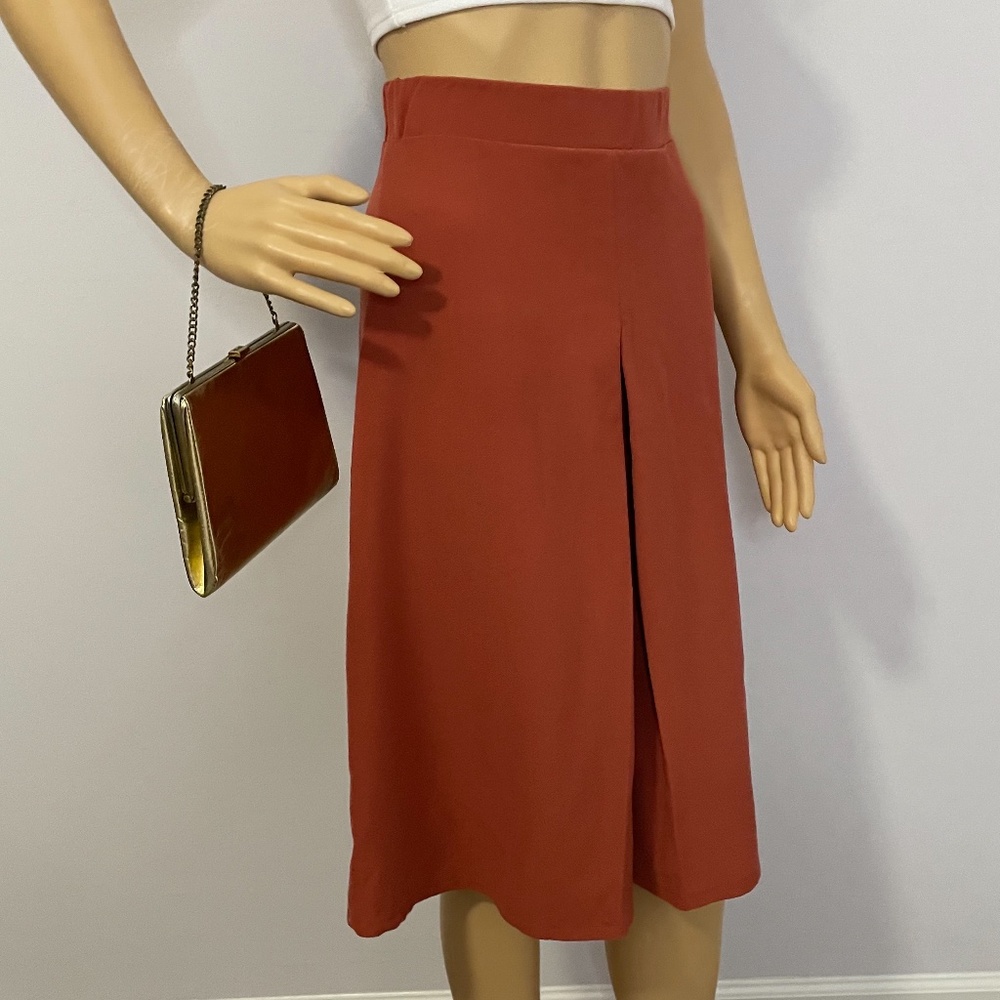 Burnt orange high waisted gaucho pants with pleating and wide leg fit below knee - Picture 10 of 10